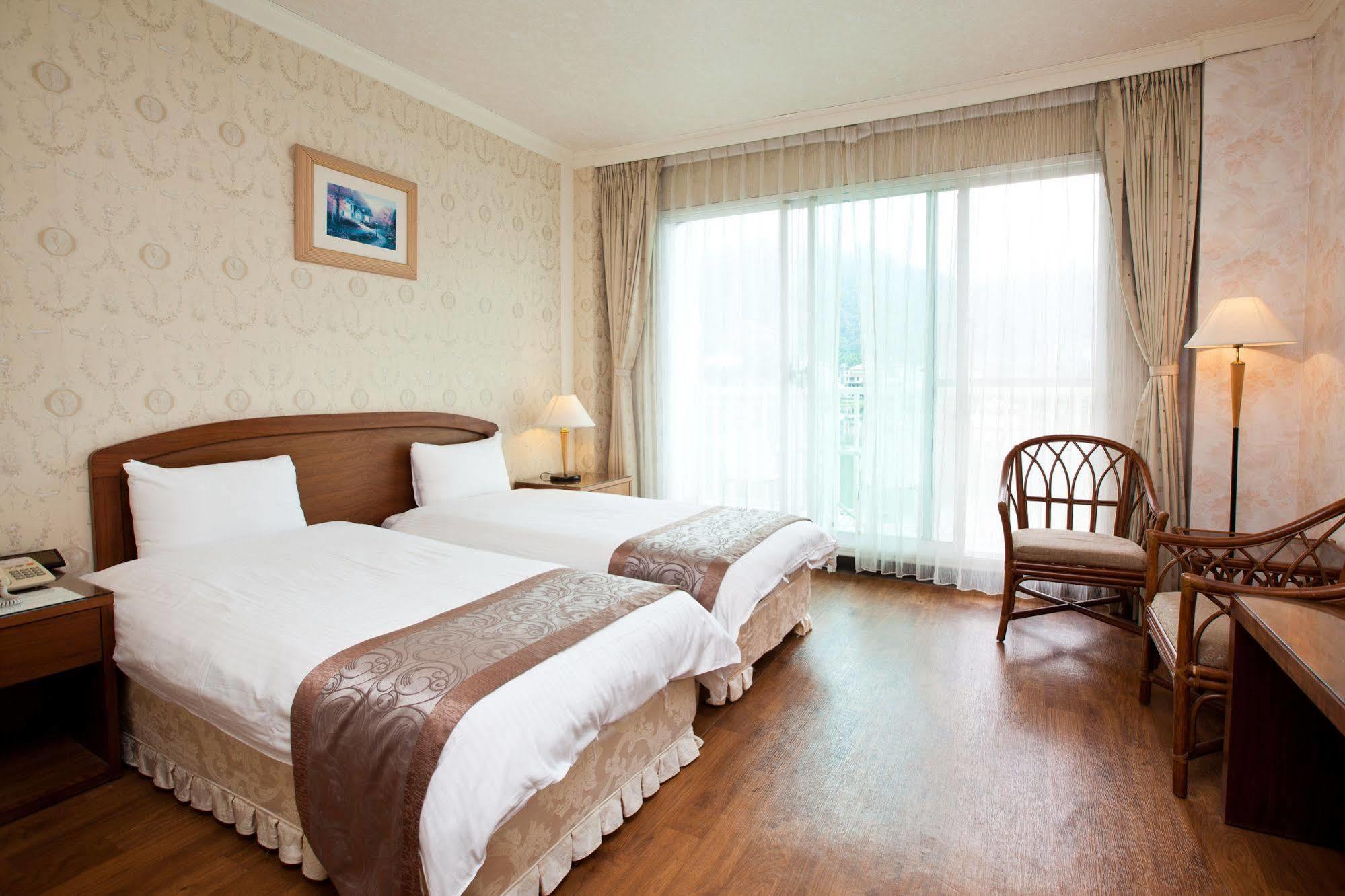 Lakeside Resort Nantou Екстер'єр фото